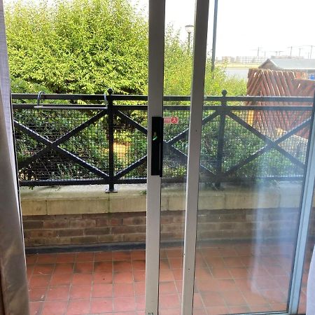 Comfortable Room With Private Balcony And Shared House Londres Exterior foto