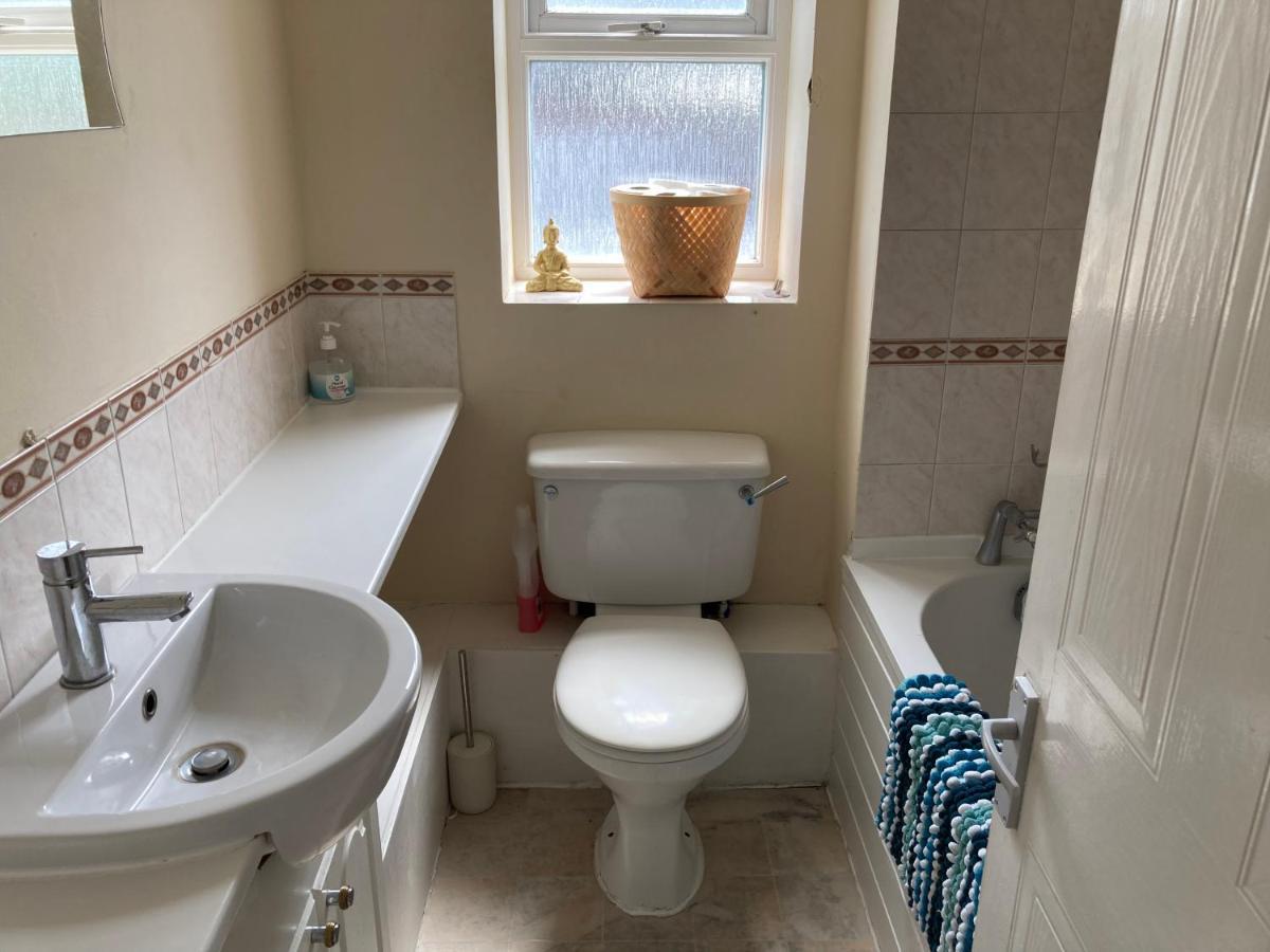 Comfortable Room With Private Balcony And Shared House Londres Exterior foto