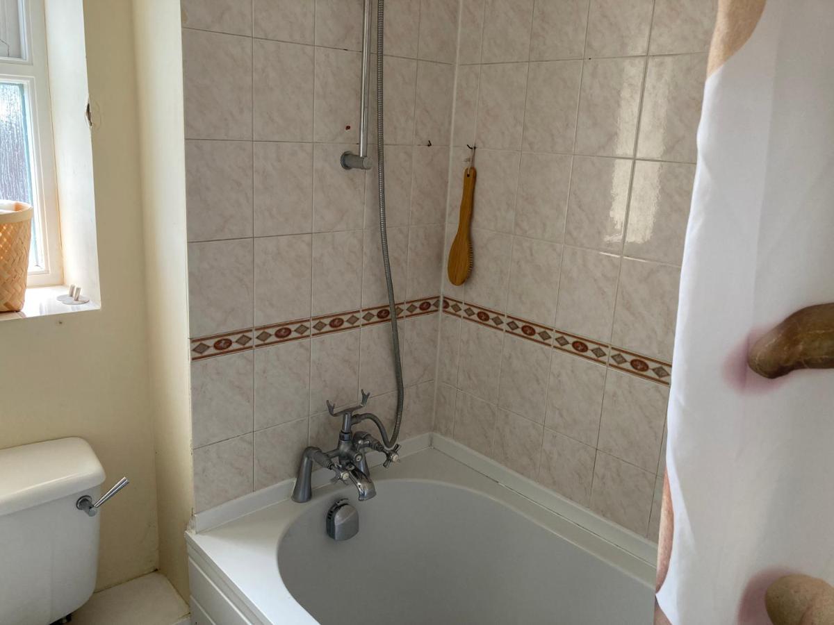 Comfortable Room With Private Balcony And Shared House Londres Exterior foto