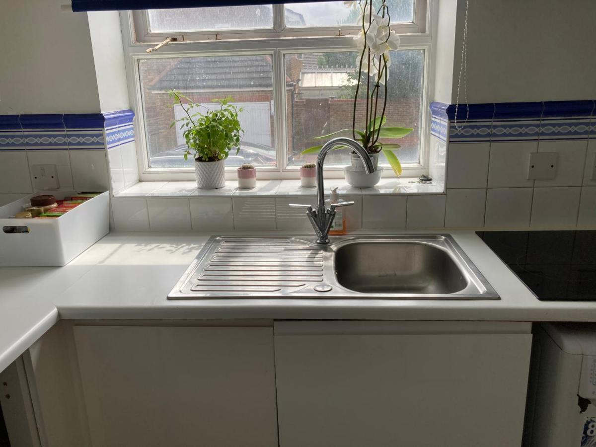 Comfortable Room With Private Balcony And Shared House Londres Exterior foto