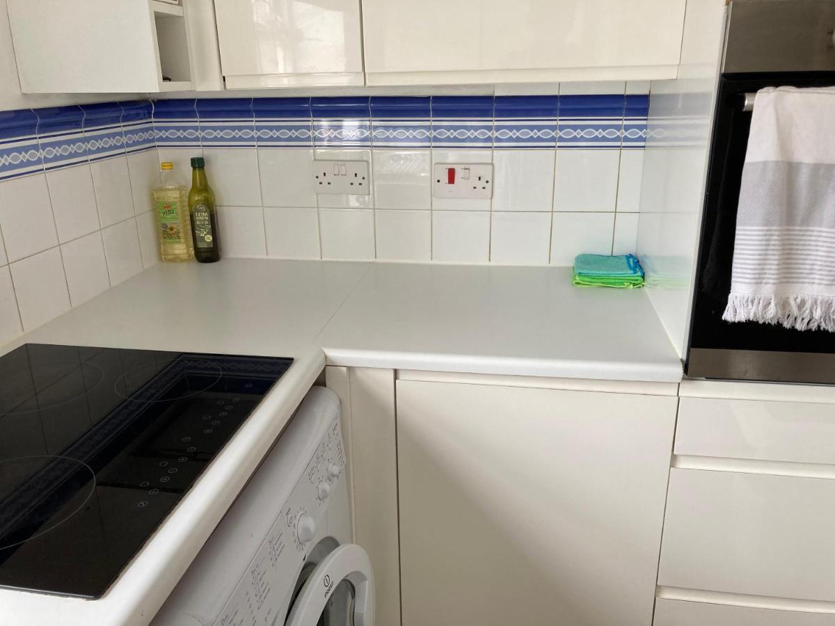 Comfortable Room With Private Balcony And Shared House Londres Exterior foto