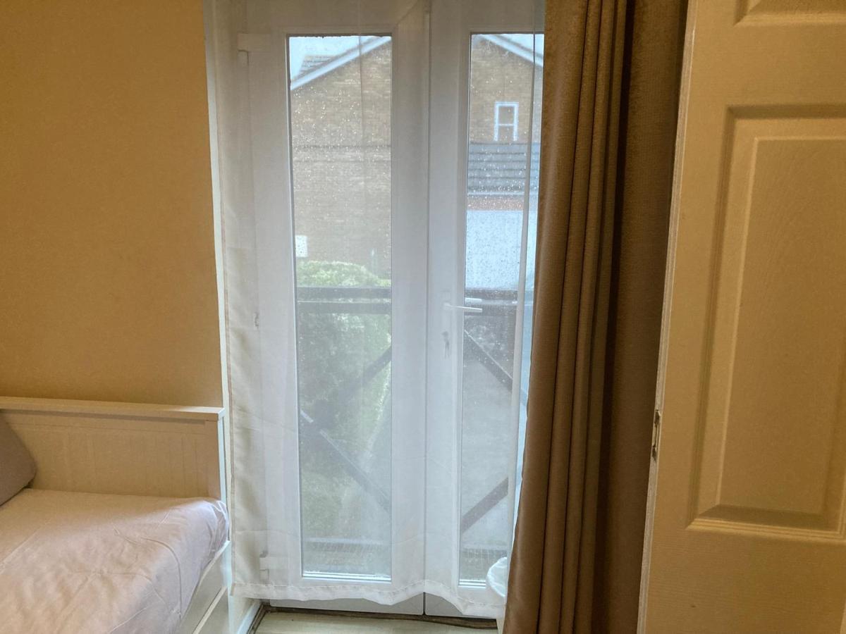 Comfortable Room With Private Balcony And Shared House Londres Exterior foto