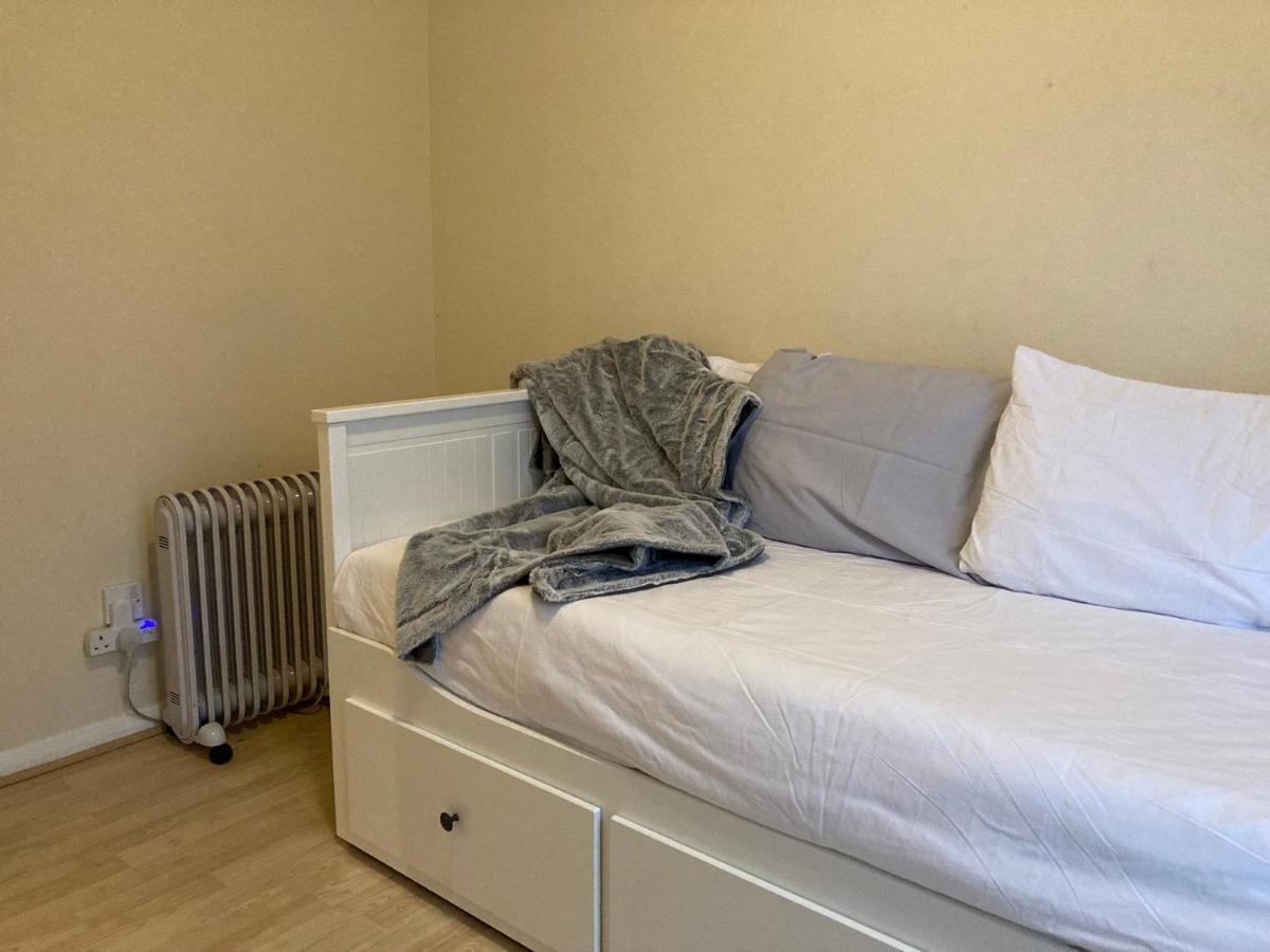 Comfortable Room With Private Balcony And Shared House Londres Exterior foto