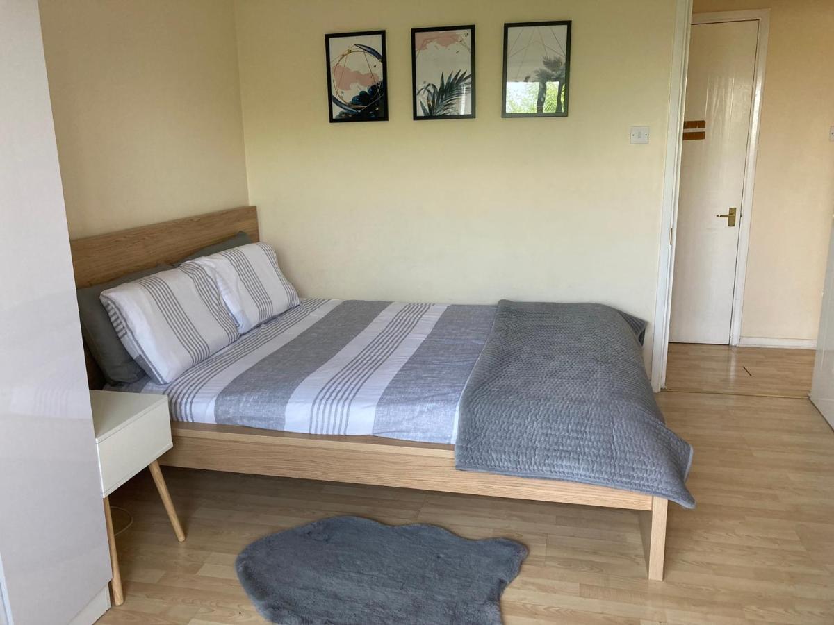 Comfortable Room With Private Balcony And Shared House Londres Exterior foto