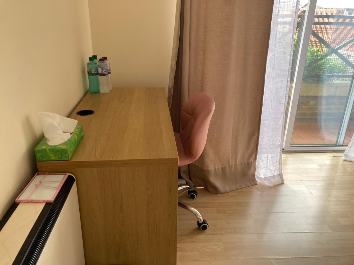 Comfortable Room With Private Balcony And Shared House Londres Exterior foto
